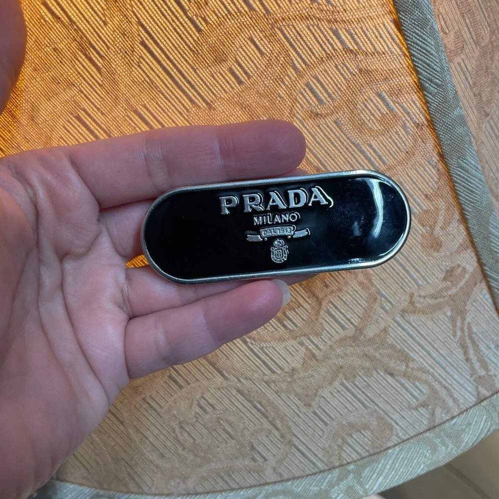 Prada - Picture 5 of 11